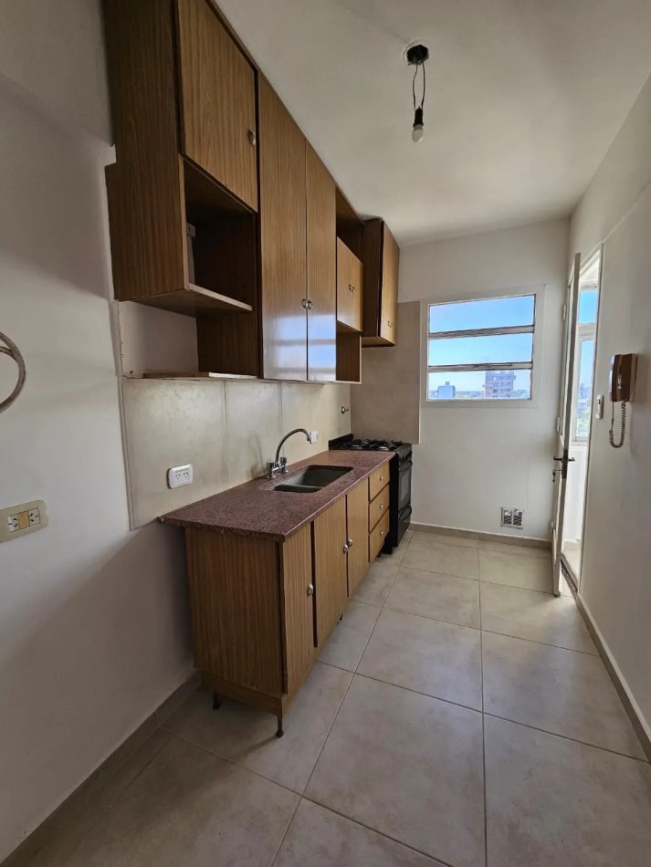 Venta Depto En Berazategui Centro, 3 Ambientes Con Cochera, Apto Credito