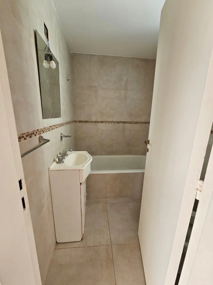 Venta Depto En Berazategui Centro, 3 Ambientes Con Cochera, Apto Credito