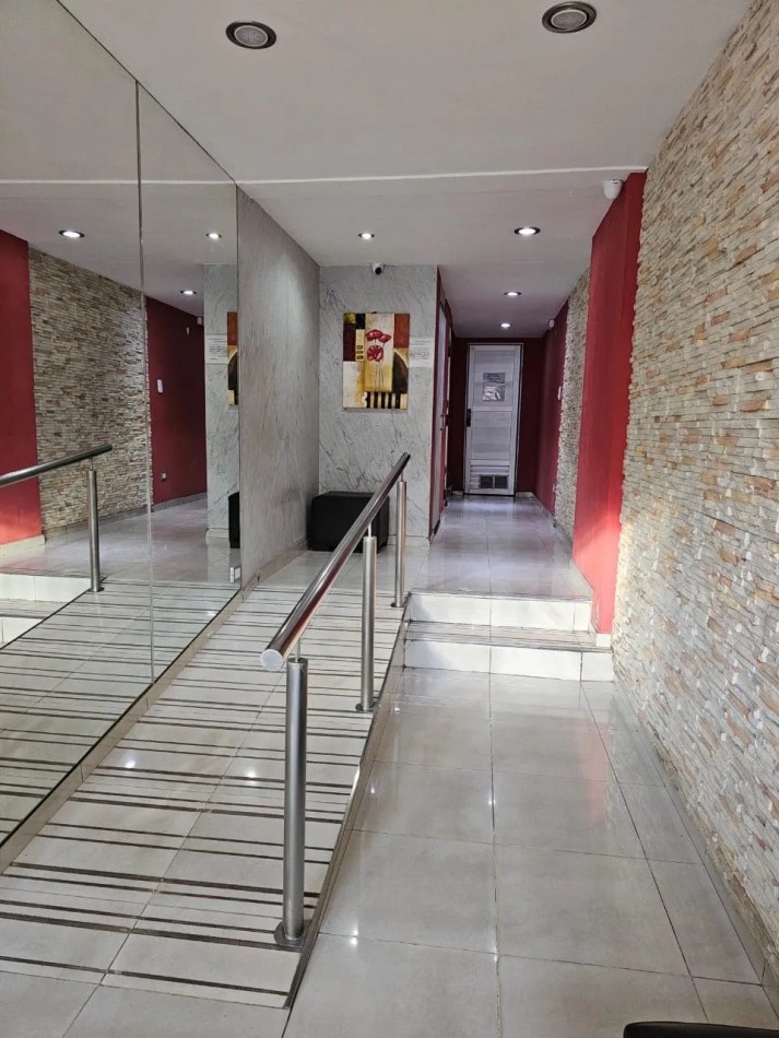 Venta Depto En Berazategui Centro, 3 Ambientes Con Cochera, Apto Credito