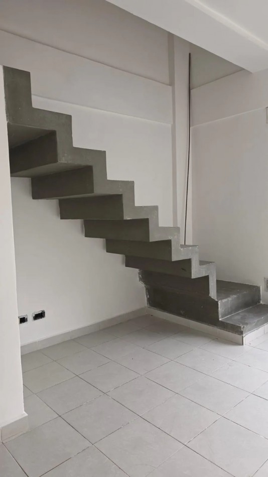 Alquiler Dpto Estilo Duplex Con 2 Dormitorios En Berezategui Centro