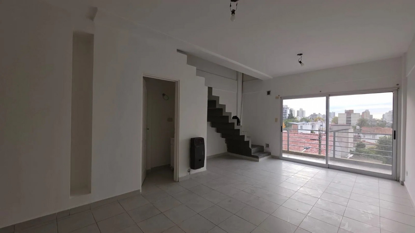 Alquiler Dpto Estilo Duplex Con 2 Dormitorios En Berezategui Centro