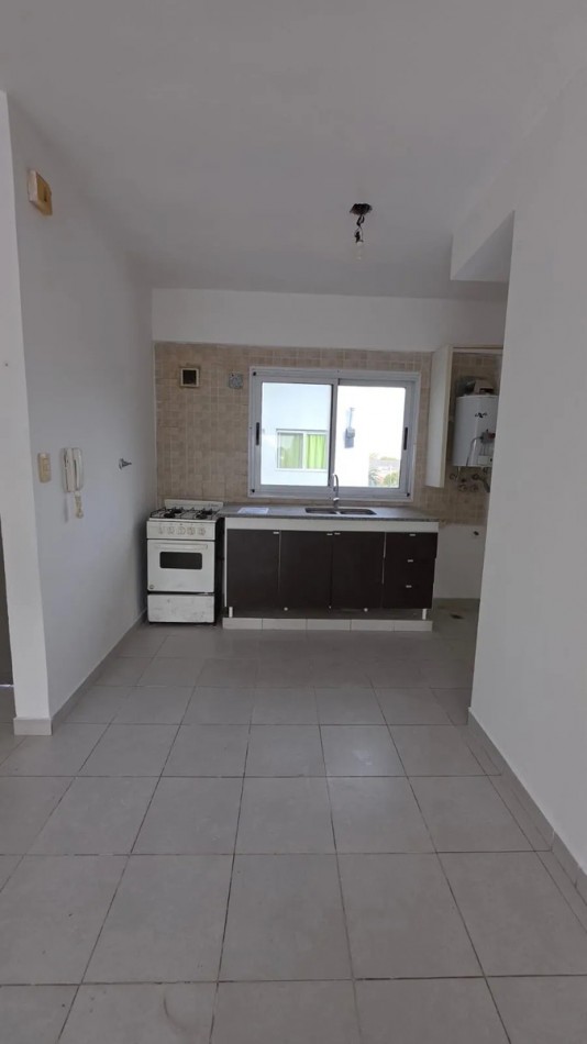 Alquiler Dpto Estilo Duplex Con 2 Dormitorios En Berezategui Centro