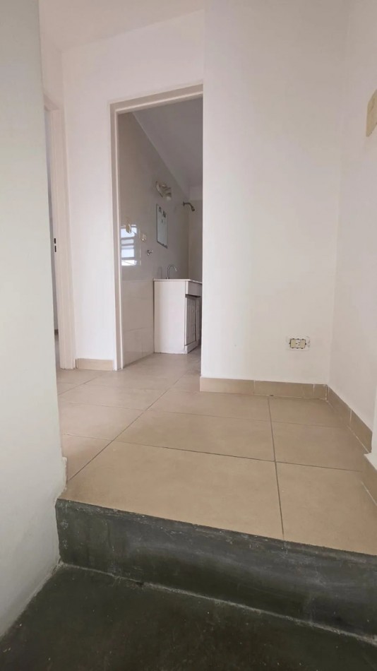 Alquiler Dpto Estilo Duplex Con 2 Dormitorios En Berezategui Centro