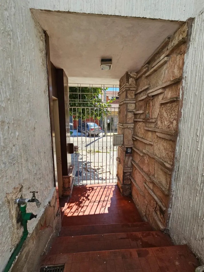 Casa 3 Ambientes Con Patio Y Garage Bernal