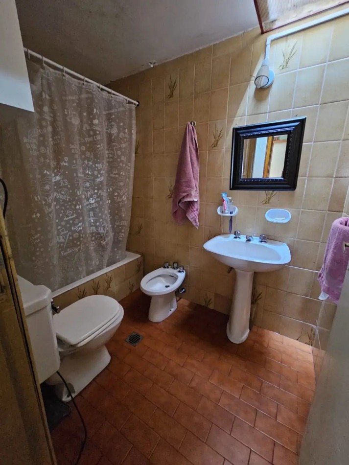 Casa 3 Ambientes Con Patio Y Garage Bernal