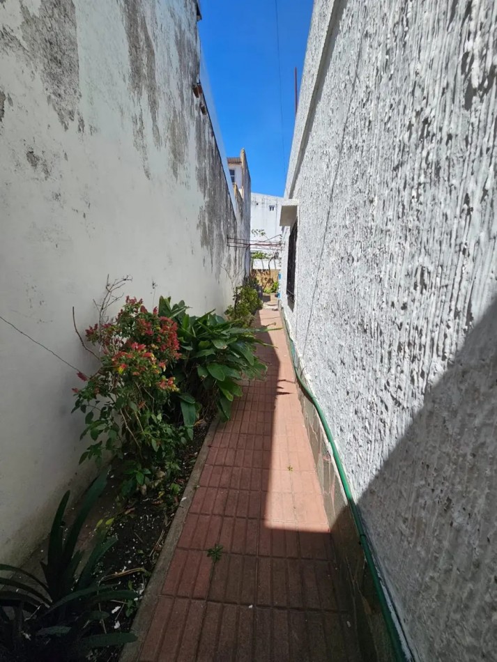 Casa 3 Ambientes Con Patio Y Garage Bernal