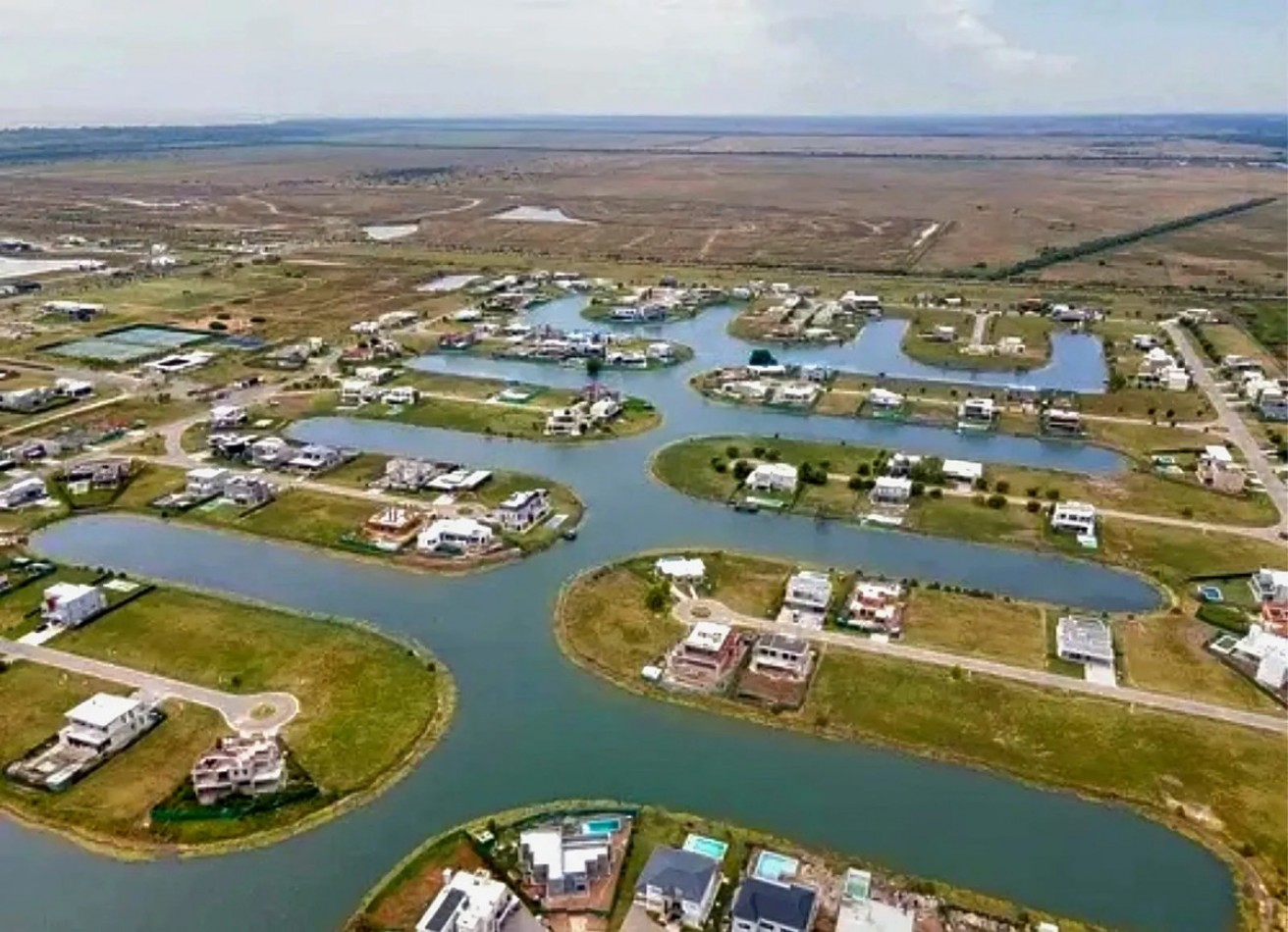 Venta De Lote Con Bajada A Laguna - Magallanes Hudson