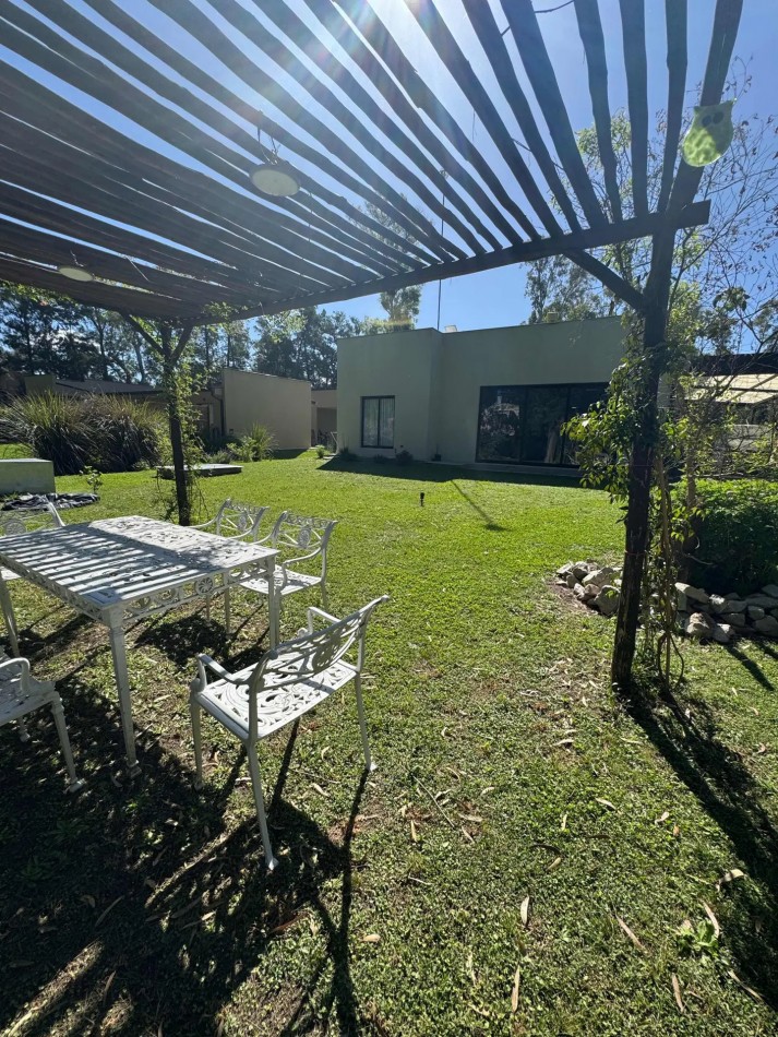 Casa En Venta En La Arbolada Berazategui