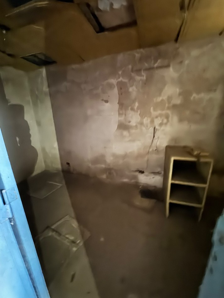 Terreno con deposito a demoler
