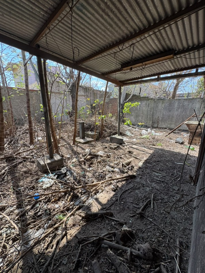 Terreno con deposito a demoler