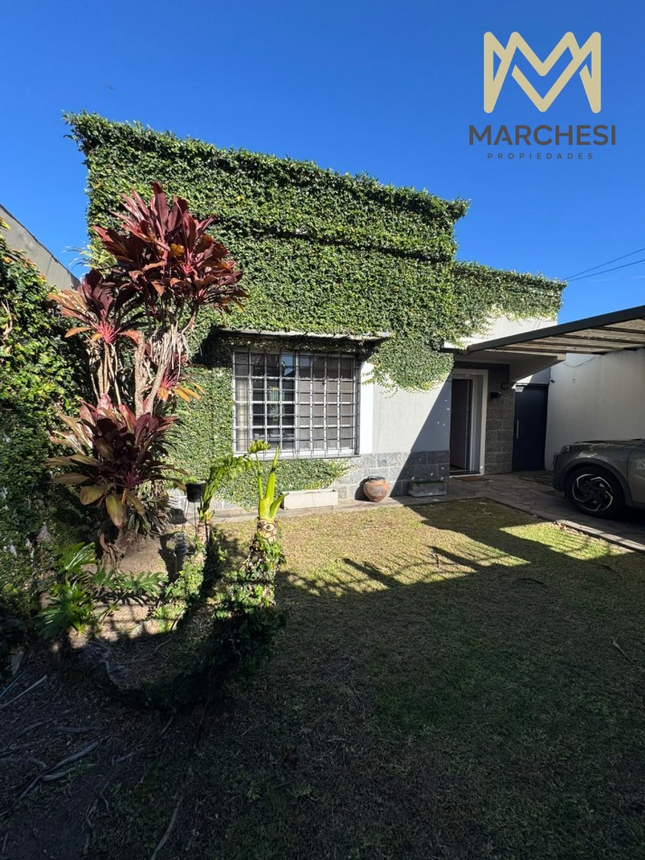 Venta casa con jardin, pileta y garage en Quilmes 