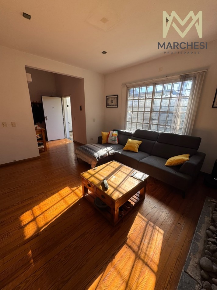Venta casa con jardin, pileta y garage en Quilmes 