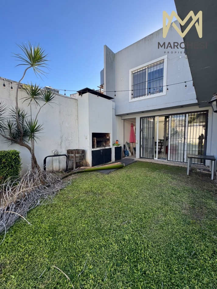 Venta casa con jardin, pileta y garage en Quilmes 