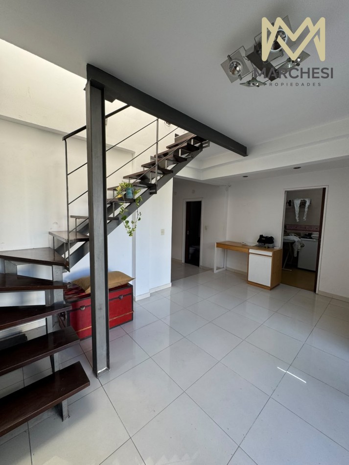 Venta casa con jardin, pileta y garage en Quilmes 
