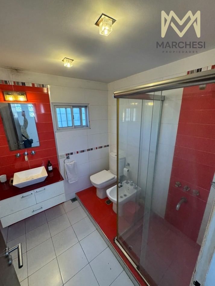 Venta casa con jardin, pileta y garage en Quilmes 
