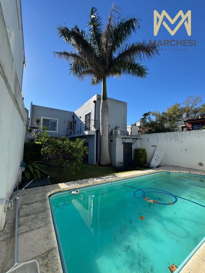Venta casa con jardin, pileta y garage en Quilmes 