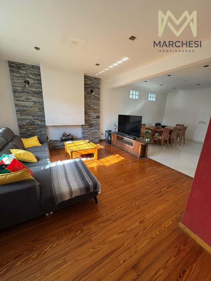 Venta casa con jardin, pileta y garage en Quilmes 